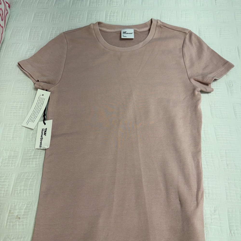 aritzia tna tee